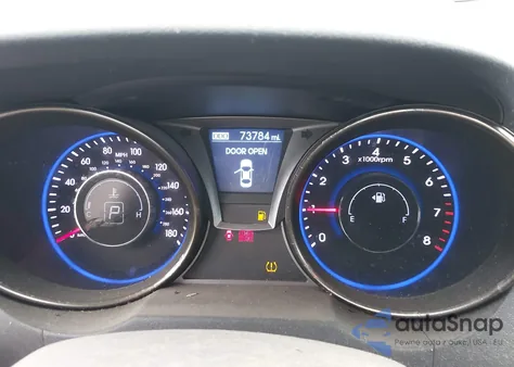 2015 Hyundai Genesis 3.8 Ultimate z USA, uszkodzony, nr VIN KMHHU6KJ3FU123093